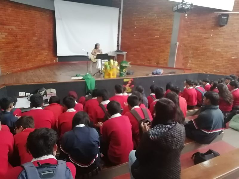 Estudiantes en un taller